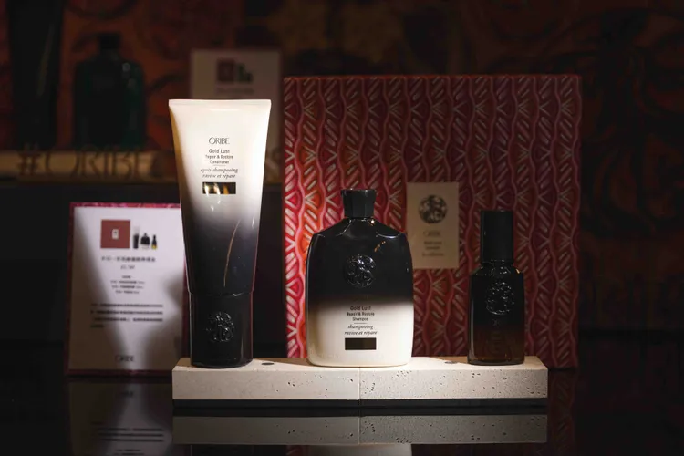 ORIBE不可一世洗繚護經典禮盒，包含250ml不可一世香波洗髮露、200ml不可一世瞬護髮膜、50ml不可一世髮油，3780元。品牌提供