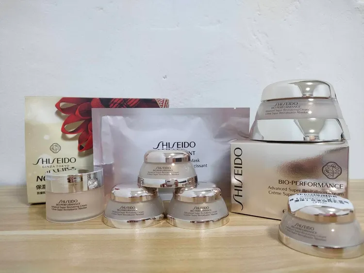 網友分享雙12入手的百優乳霜，誇讚強大滋潤度適合各種膚質的人使用。翻攝自「momo購物好物交流社團」