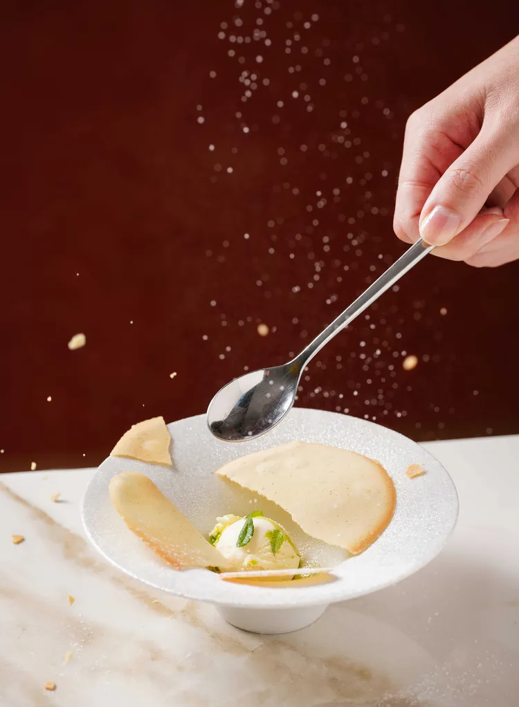 甜點「芳香萬壽菊油 杏仁茶」。業者提供