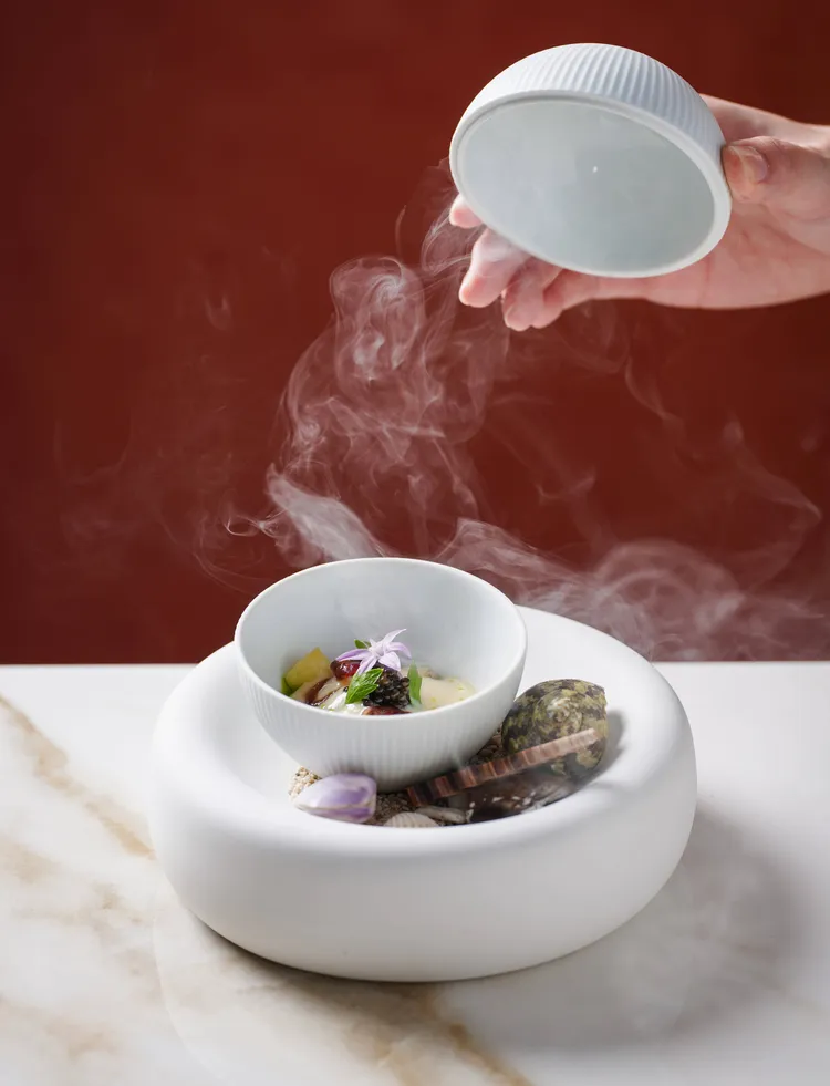 「生蠔 煙燻魚子醬 日本大蔥」。業者提供