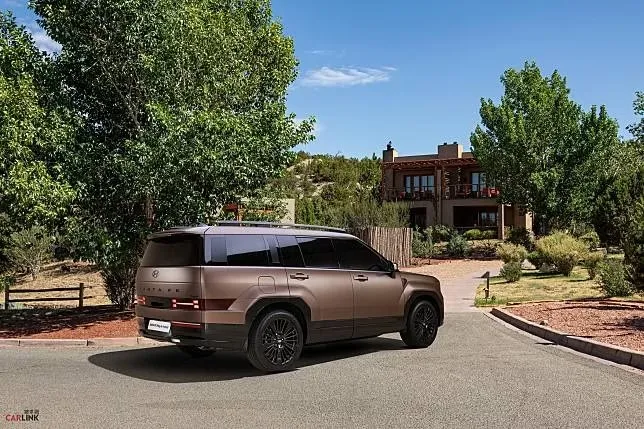 全新Santa Fe的H Light設計進一步強化了其家族化特徵，並融入了現代科技的元素。原廠照片