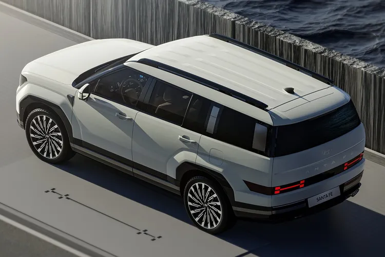 Hyundai Santa Fe目前累計的訂單中四輪驅動選配的比例高達80%，而白色內裝的選購率也接近50%。原廠照片