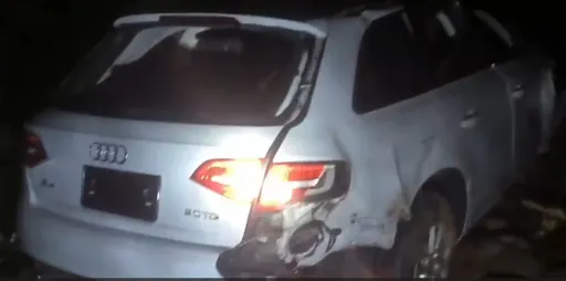 無照載女友!基隆男大生開車墜5層樓高邊坡 小情侶一度受困