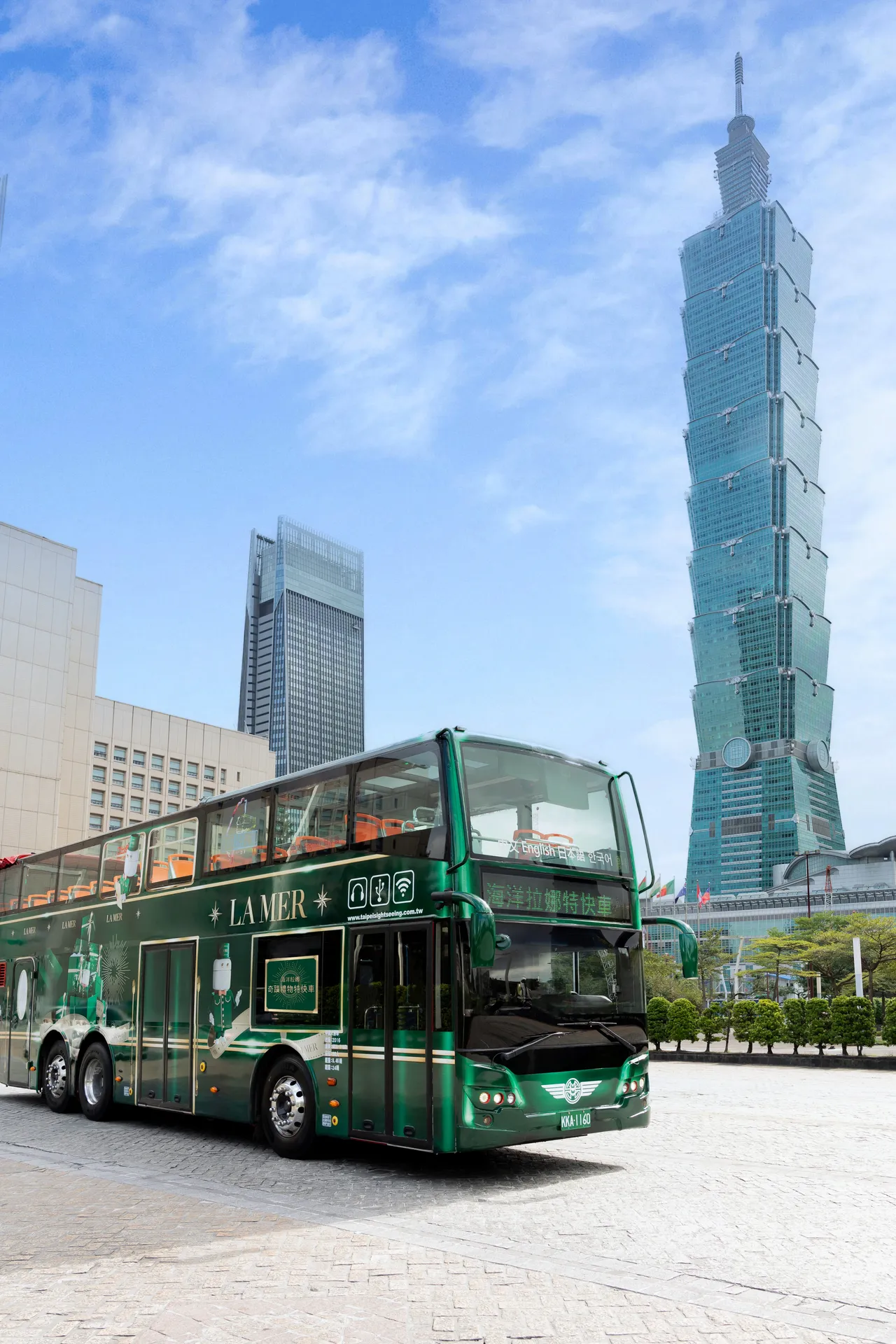 LA MER把雙層觀光巴士變為奇蹟禮物特快車。品牌提供