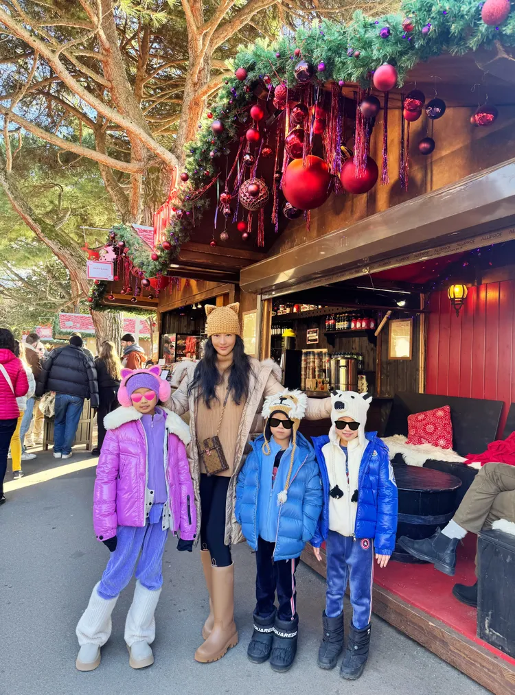 關穎帶著孩子們逛瑞士聖誕巿集。