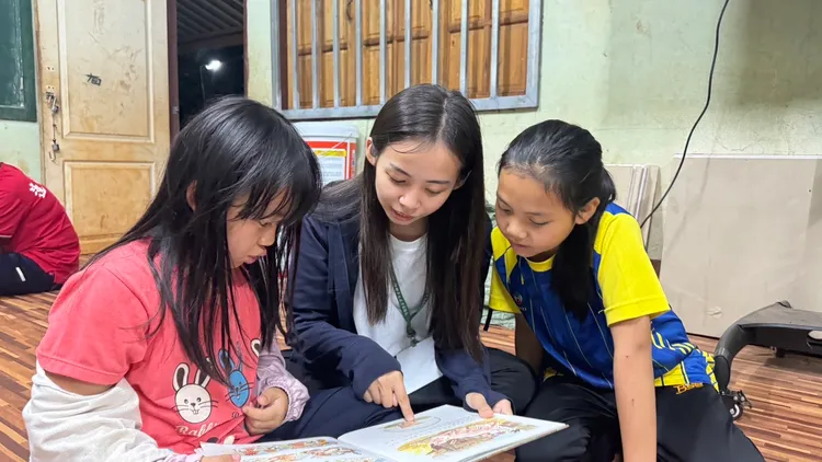 國際志工繪本伴讀。青年局提供