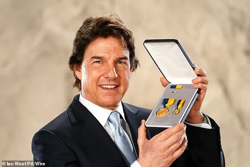 《捍衛戰士:獨行俠》最強飛行員深植人心!阿湯哥獲頒美國海軍最高平民榮譽獎