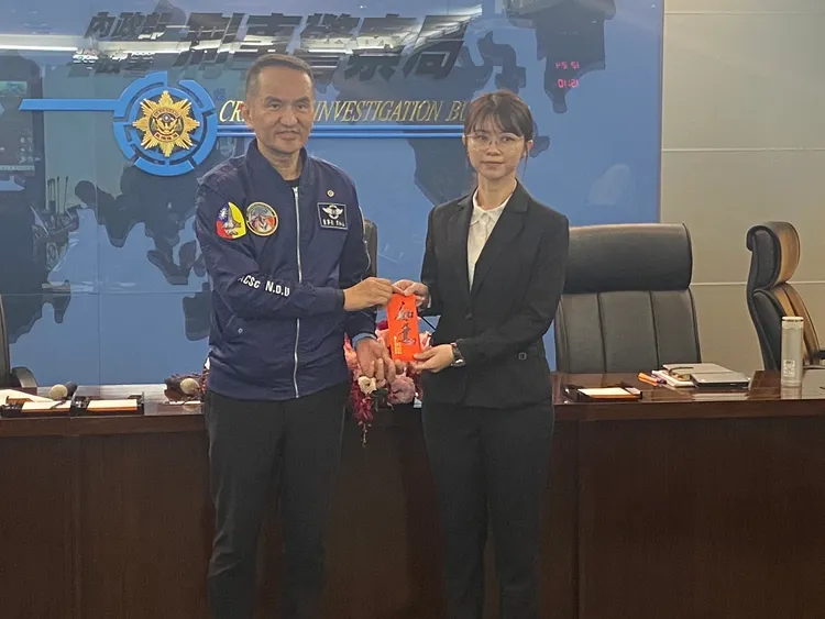 愛爾麗醫美集團總裁常如山致贈紅包上的毛筆字，就是他親自揮毫。黃若綾攝