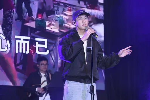 許光漢驚喜獻唱!內政部今表揚績優替代役 底下公務員嗨爆