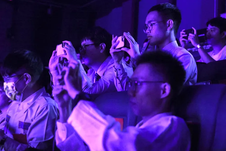 許光漢罕見展歌喉，引起底下參與活動公務員一片尖叫。記者彭欣偉攝