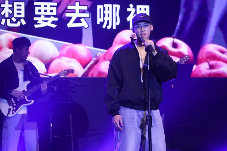 許光漢演唱兩首歌曲。記者彭欣偉攝