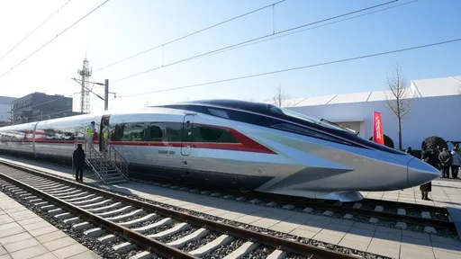 中國全球最快高鐵CR450亮相　時速可達400公里
