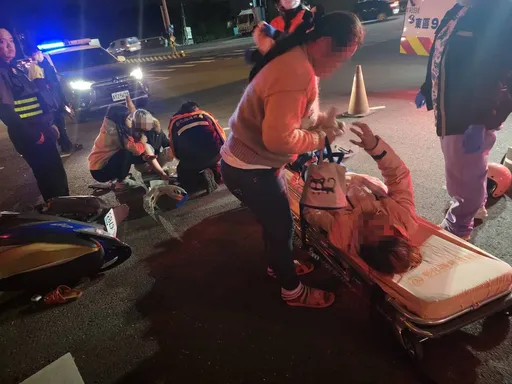 彰化2女機車雙載慘遭轎車撞飛 皆骨折送醫!7天過去...警方還在找肇逃駕駛