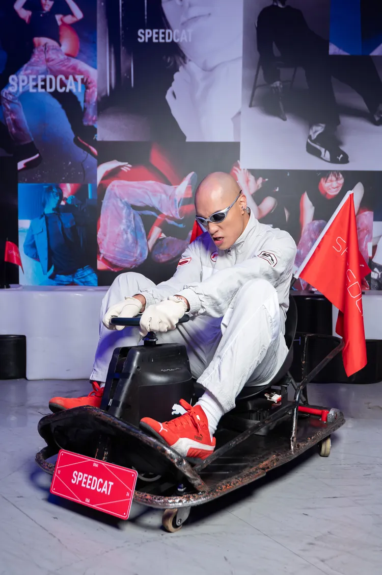 黃宣駕駛卡丁賽車帥氣出場。品牌提供
