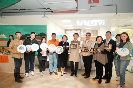 嘉義優鮮虱目魚進駐南部科學園區商場，翁章梁縣長化身一日店長 