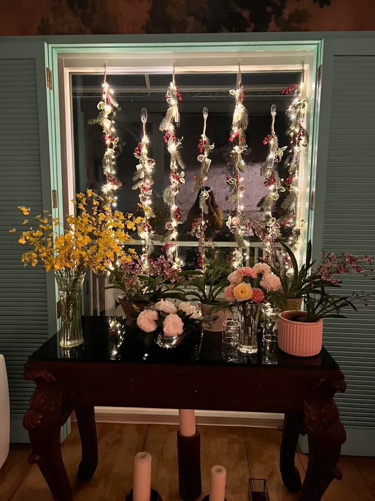 似乎早已知道答案，陳文茜為自己佈置了聖誕節氣氛的窗枱！翻攝陳文茜臉書