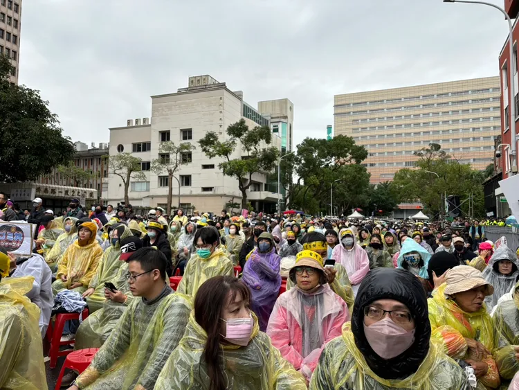 現場雨勢斷斷續續。江孟謙攝