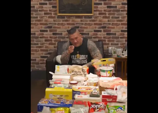 開箱披薩遭切割 館長出大絕嗆「歡迎抵制!」網笑:不給青鳥活路