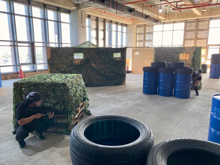 遊戲場打造仿造戰地設施，陸續規劃開放水彈對戰等體驗。莊偉祺攝