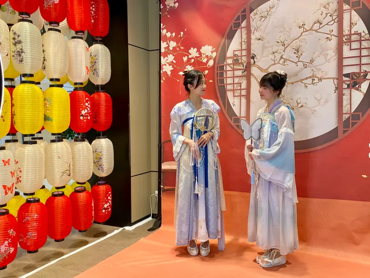 昇恆昌金湖廣場2樓有漢服體驗。莊偉祺攝