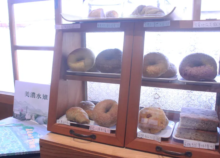 東高雄地方產業品牌幸福甜舖進駐黃埔新村快閃店。文化局提供