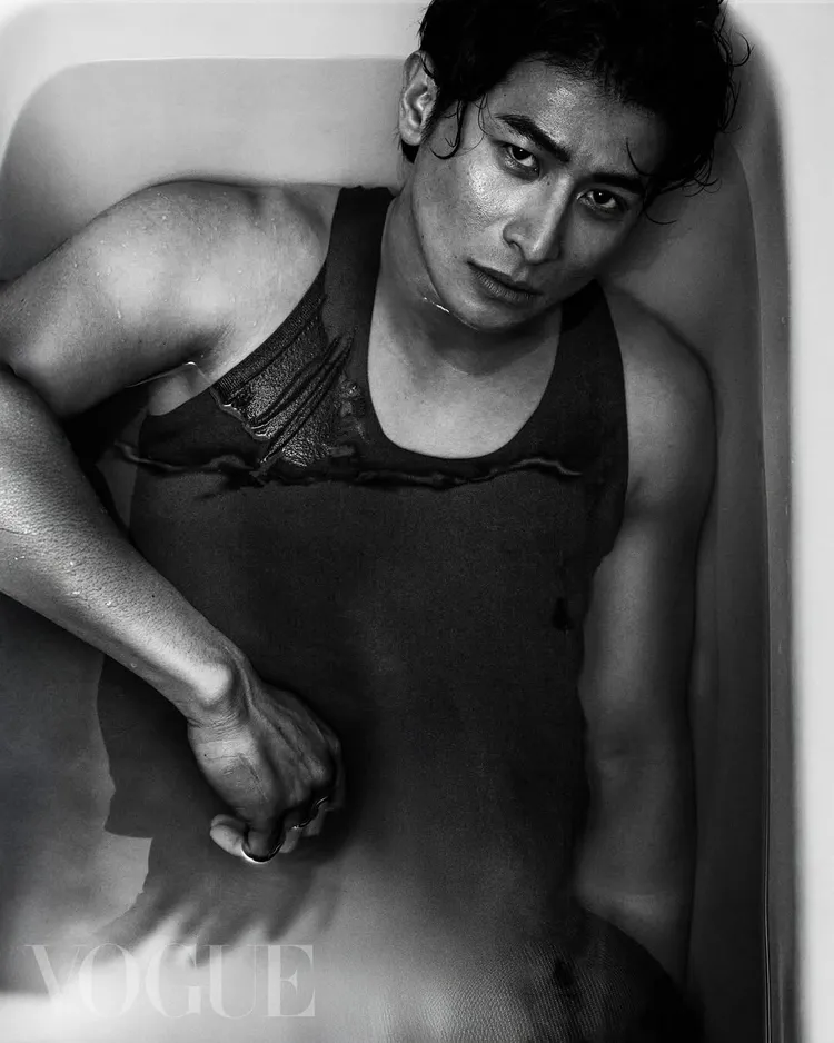 陳傑憲拍攝時尚大片。翻攝voguetaiwan IG