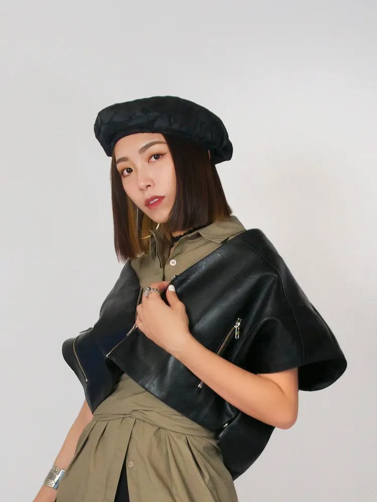 甜甜喜歡在直播中分享生活點滴，和大家一起度過開心的時光。