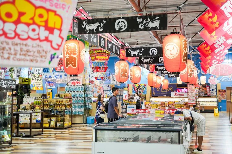 關島DON DON DONKI商品的價錢比日本當地高出不少。田欣雲攝影