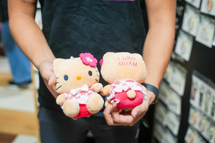 「I LOVE GUAM」版本Hello Kitty玩偶只在關島唐吉訶德販售。田欣雲攝影