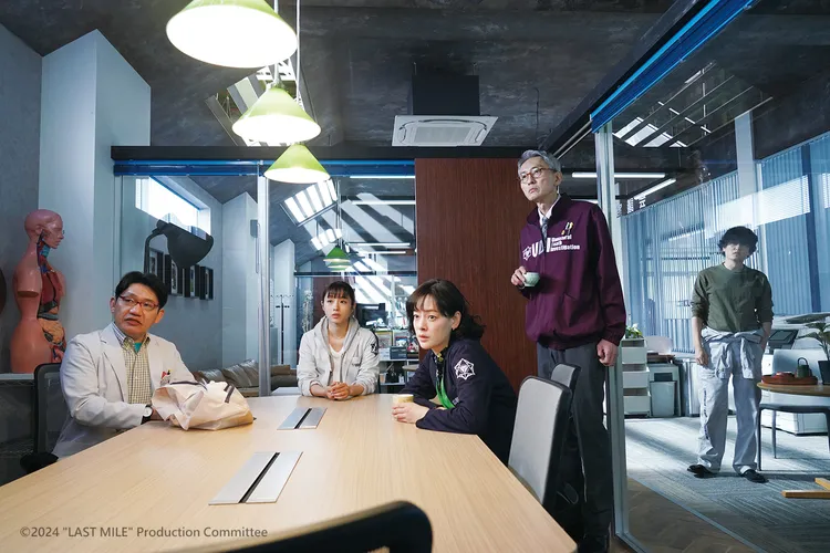 《法醫女王》飯尾和樹（左起）、石原里美、市川實日子、松重豐、井浦新也參與演出。車庫娛樂提供