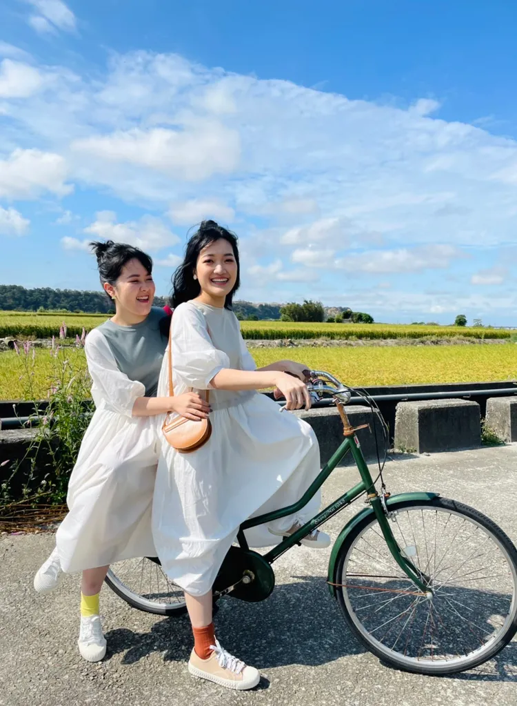 亦岑（左）和亦彤是來自新竹的客家姐妹花。圖／好樣的樂團提供