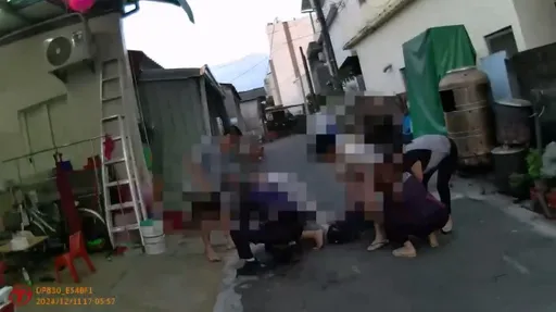 屏東男突亂揮開山刀...男鄰居無辜遭砍!頭部四肢受傷 當場被逮捕送辦