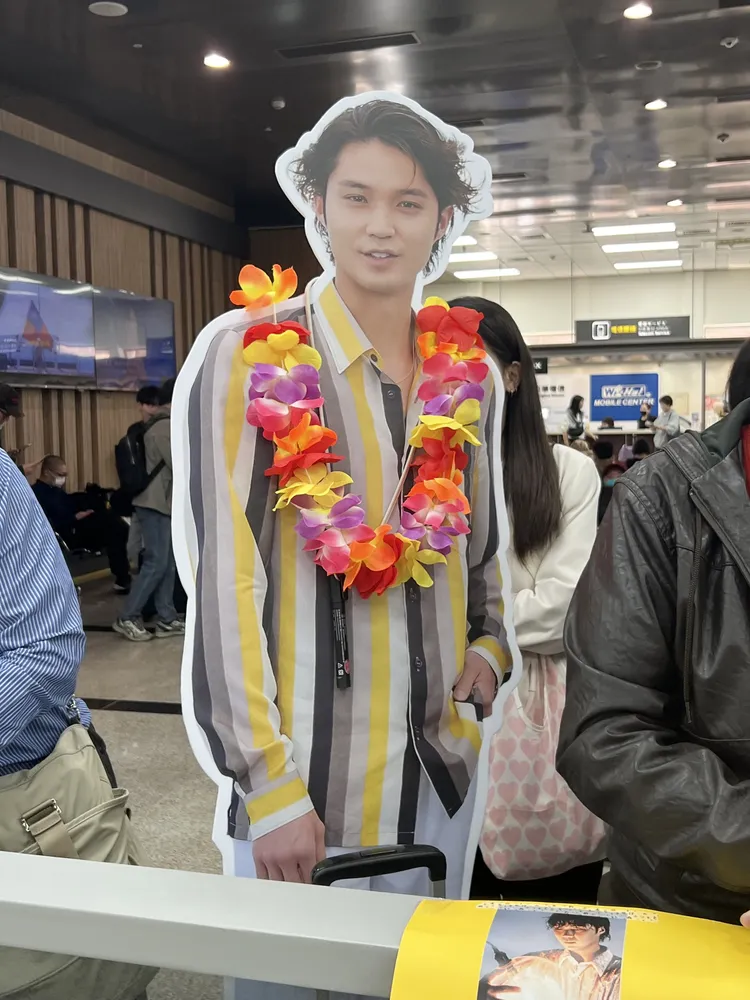 有粉絲訂做磯村勇斗的等身看板。陳薇安攝