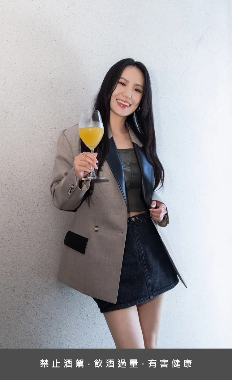 緩緩FABULA的調酒從孫盛希的專輯歌曲命名如「夢遊」和「Hate U MORE」。業者提供