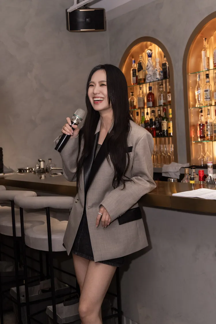 金曲歌后孫盛希主要負責品牌的視覺形象和美學風格。業者提供