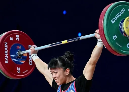 國中才放棄籃球改練舉重!台灣19歲小將在世錦賽奪銀