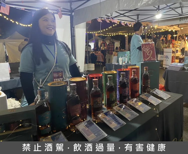 英蓋爾特別帶來的威蓋堡最新酒款雪莉酒桶單一麥芽威士忌以及聖誕節原桶特別版。黃若綾攝