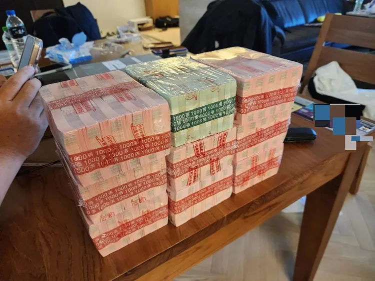 檢方查扣資料。翻攝畫面