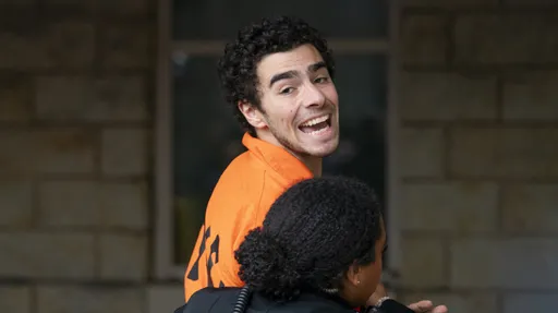 私刑正義不是英雄！美醫保CEO命案　學霸殺手涉恐攻謀殺等11項罪名起訴