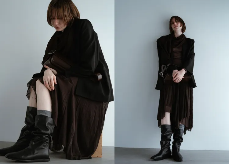 真皮方頭皺皺靴自然皺褶於腳踝處，增加時髦層次感。品牌提供