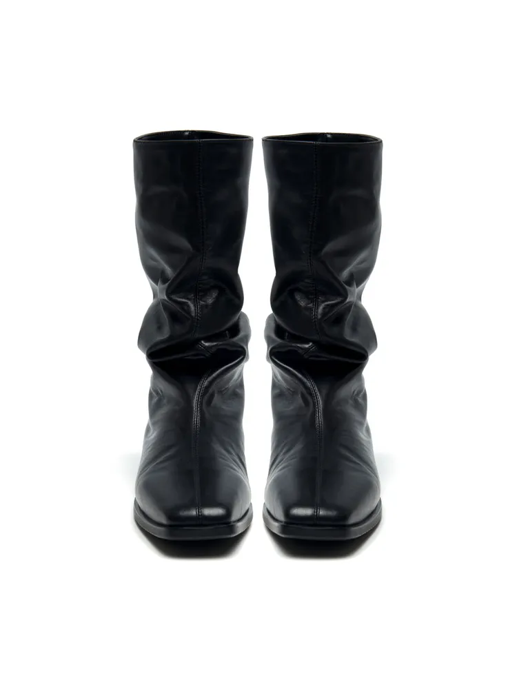 STUDIO DOE真皮方頭皺皺靴，5480元。品牌提供