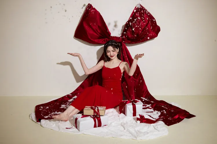 「vacanza Lab. 假期中山實驗店」進駐1座巨型蝴蝶結裝置。品牌提供