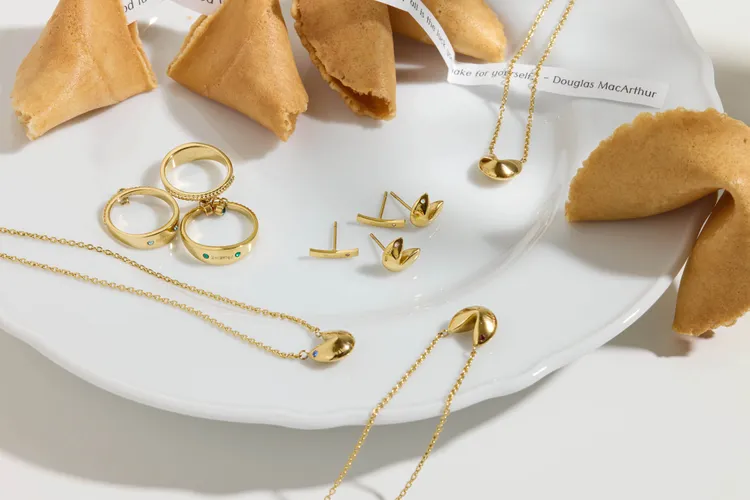 vacanza推出全新「誕生石系列」。品牌提供