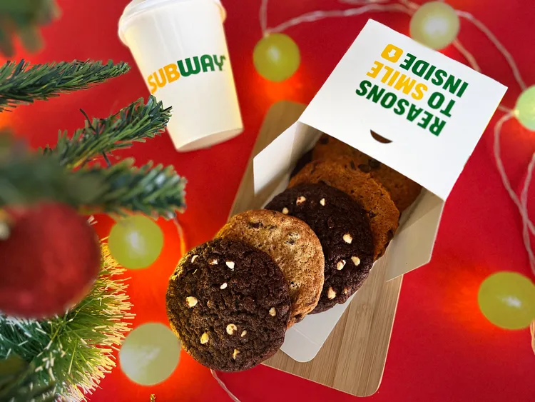 SUBWAY驚喜推出派對必備「Cookiemas下午茶限定活動」組合，以120元優惠價享有6片裝餅乾盒，並加贈16oz美式咖啡乙杯。業者提供