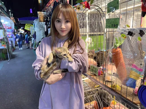 10億身家女歌手愛多到滿出來了 復合前夫挺流浪動物協會