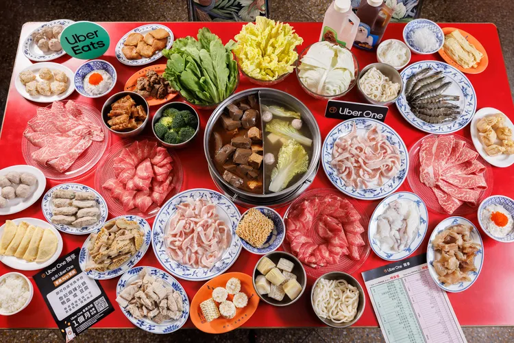 期間Uber One會員至詹記敦南店用餐送免費鴨血、豆腐可吃。Uber Eats提供