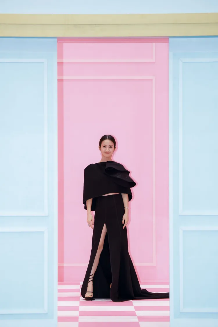 林依晨小露性感。周子娛樂提供