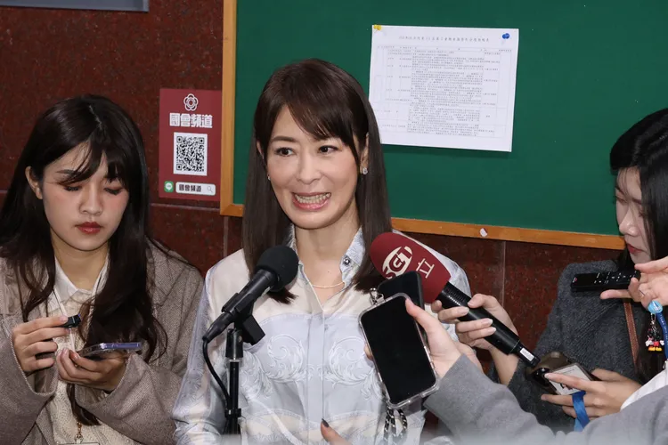 立法院財委會今（23日）審查台北101跨年晚會煙火表演規劃，台北101董事長賈永婕今到場備詢並於會前受訪。莊宗達攝