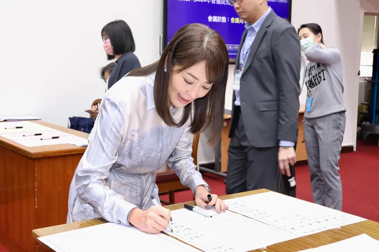 立法院財委會今（23日）審查台北101跨年晚會煙火表演規劃，台北101董事長賈永婕今到場備詢。莊宗達攝