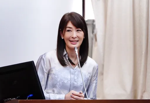 反擊爭議！賈永婕規劃「101永婕同心帽T」　邀全民放閃點燈私器公用